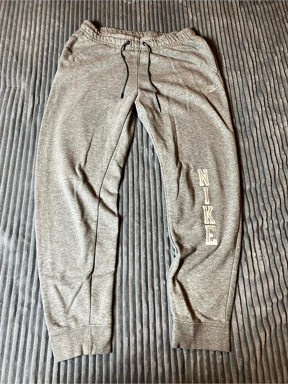Nike Sportswear Varsity Block Logo Fleece Sweatpants Gray Medium